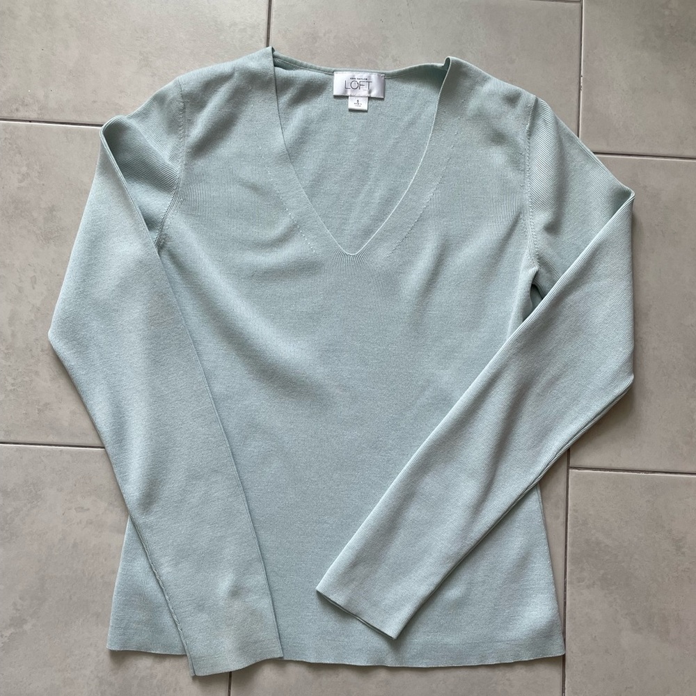 Size small Ann Taylor Loft sweater, EUC